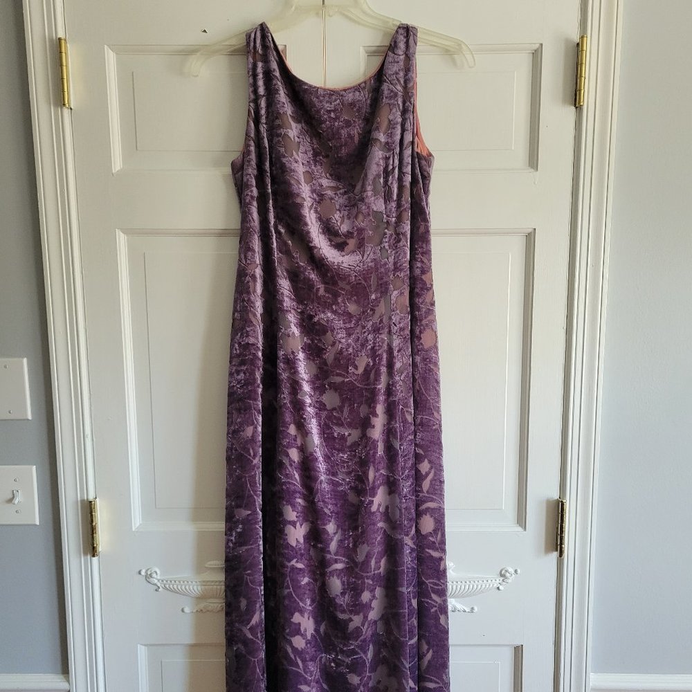 Ladies sleeveless fancy dress/evening wear